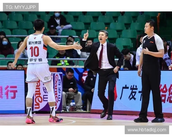 广州足球队比赛经验引发热议球迷与专家观点大碰撞